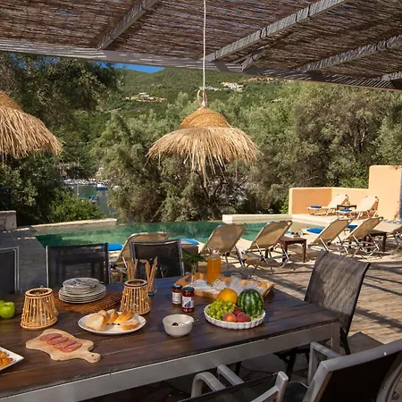 Amoudia - Luxury Right On The With Private Pool Vila