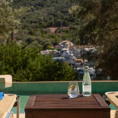 Amoudia - Luxury Right On The With Private Pool Vila *