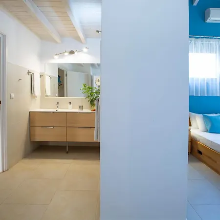 Villa Amoudia - Luxury Right On The With Private Pool *