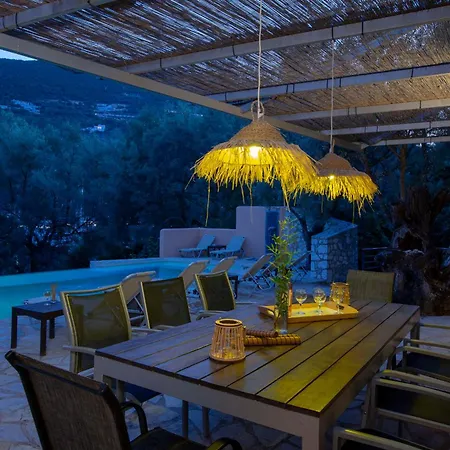 Vila Amoudia - Luxury Right On The With Private Pool *