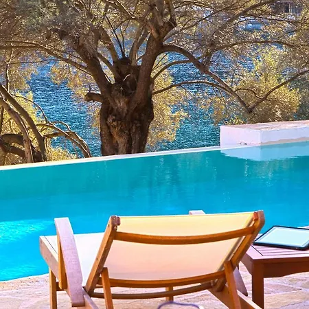 Vila Amoudia - Luxury Right On The With Private Pool *